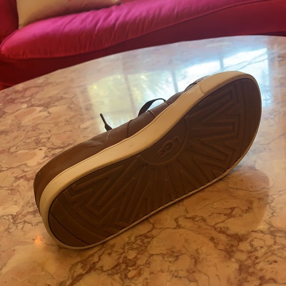 Brown UGG shoes. Nice condition, Size 5 - Picture 5 of 6